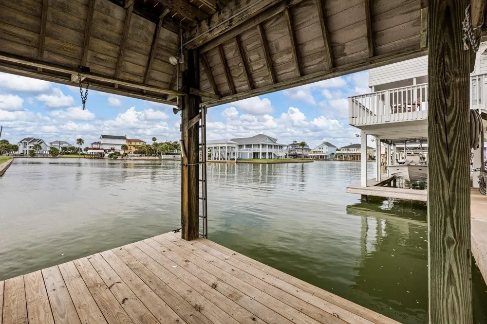 16610 Tern Road Jamaica Beach, TX 77554