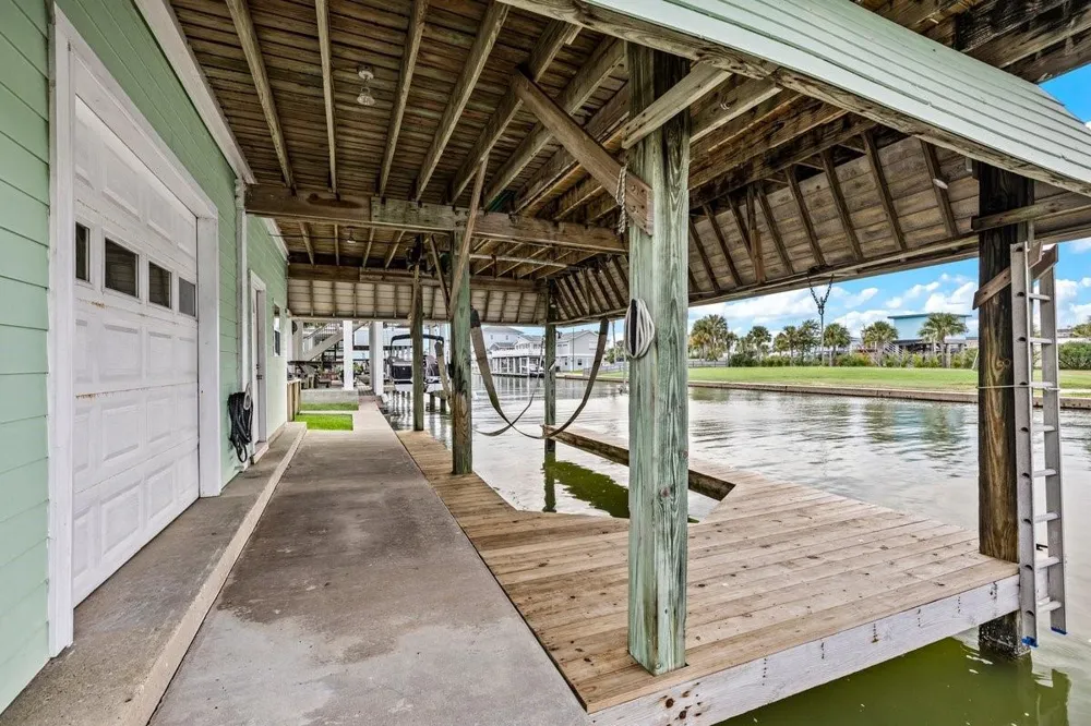 16610 Tern Road Jamaica Beach, TX 77554