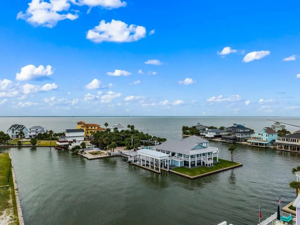 16610 Tern Road Jamaica Beach, TX 77554