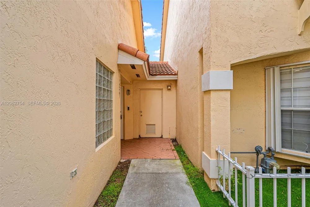 15261 SW 111th St Miami, FL 33196