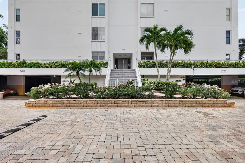 1200 E PEPPERTREE LANE #505 Sarasota, FL 34242