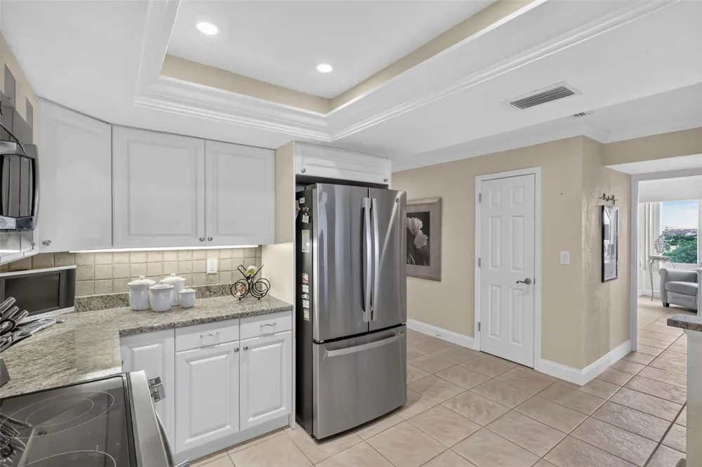 1200 E PEPPERTREE LANE #505 Sarasota, FL 34242