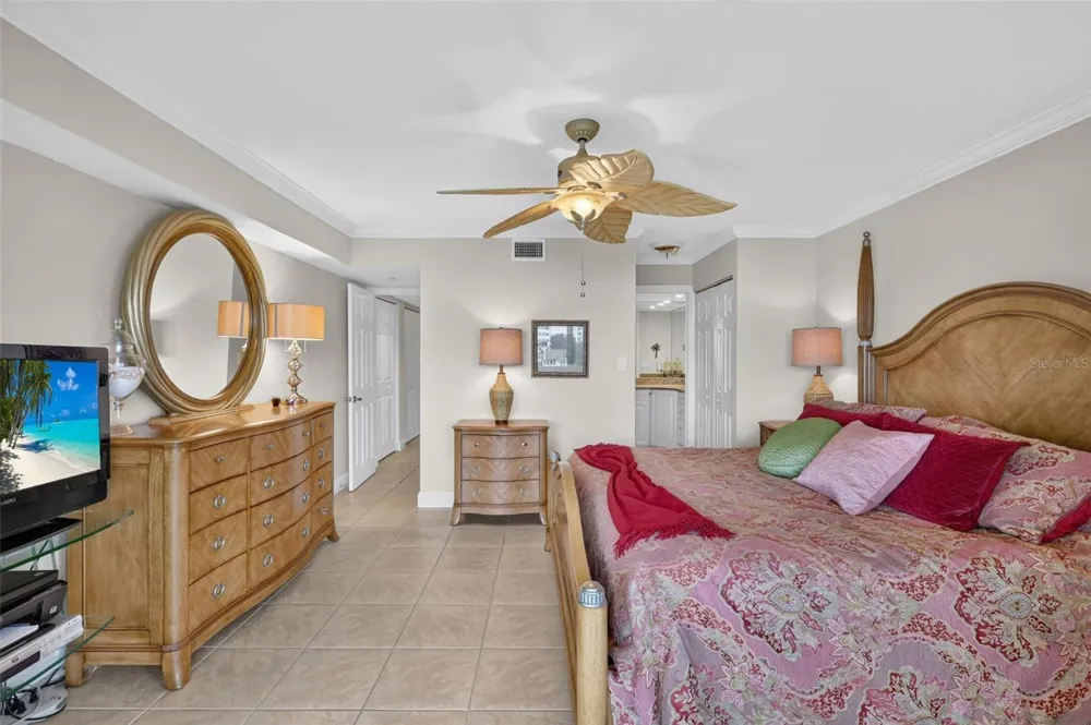 1200 E PEPPERTREE LANE #505 Sarasota, FL 34242