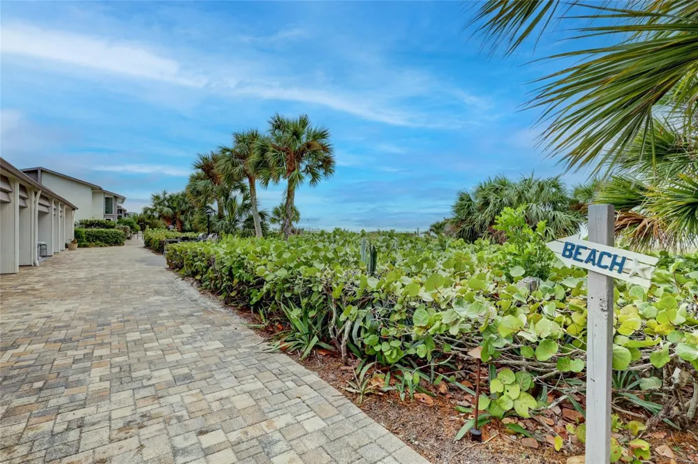 1200 E PEPPERTREE LANE #505 Sarasota, FL 34242