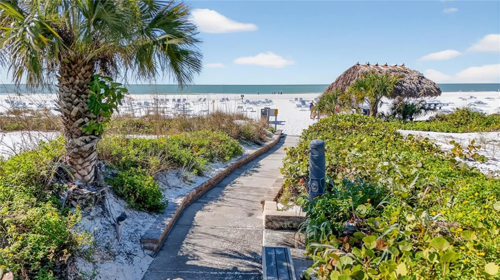 1200 E PEPPERTREE LANE #505 Sarasota, FL 34242
