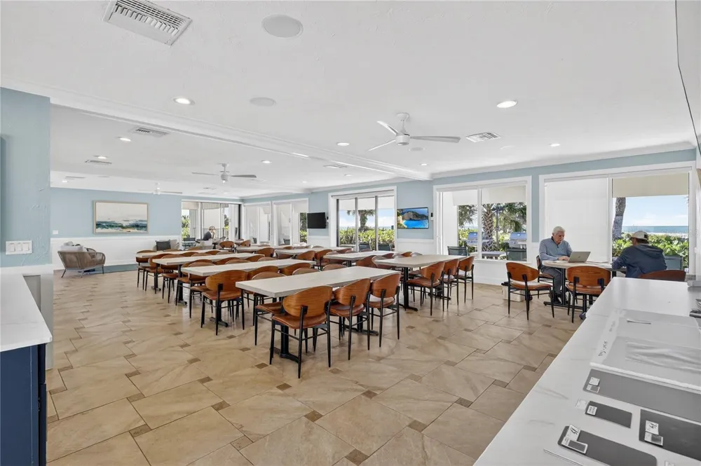1200 E PEPPERTREE LANE #505 Sarasota, FL 34242