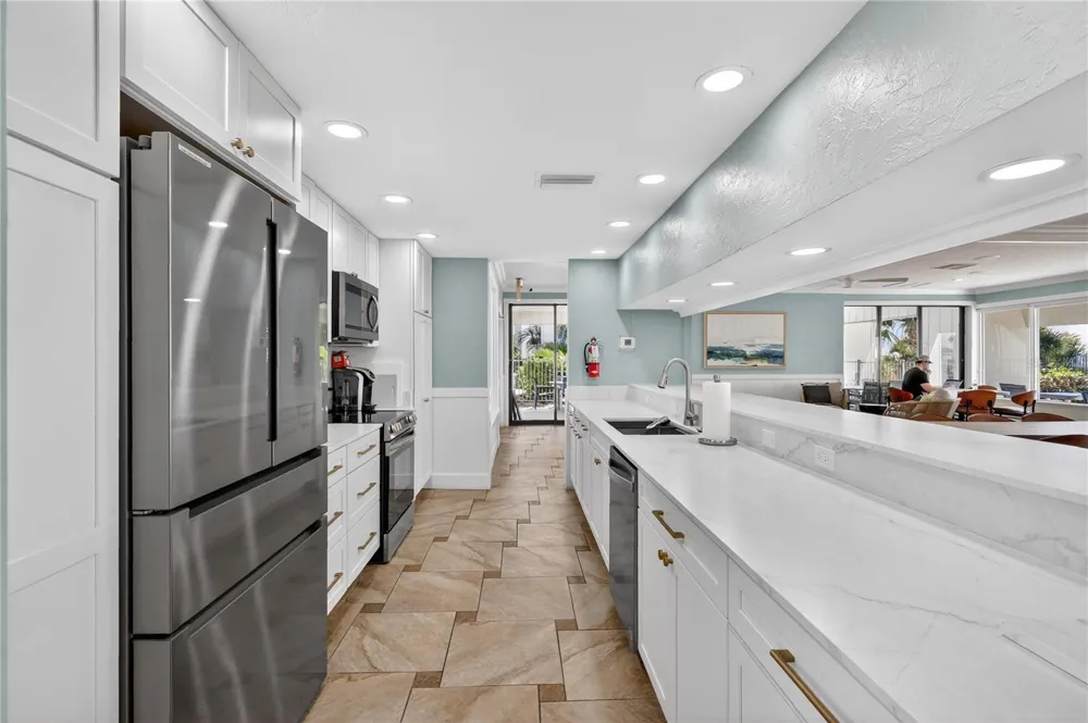 1200 E PEPPERTREE LANE #505 Sarasota, FL 34242