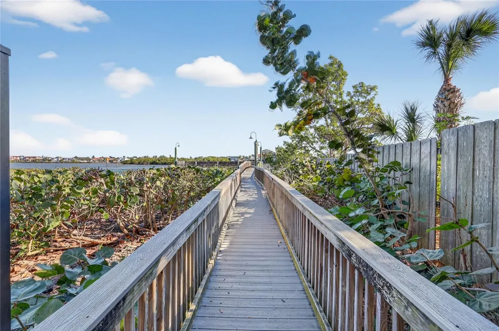 1200 E PEPPERTREE LANE #505 Sarasota, FL 34242