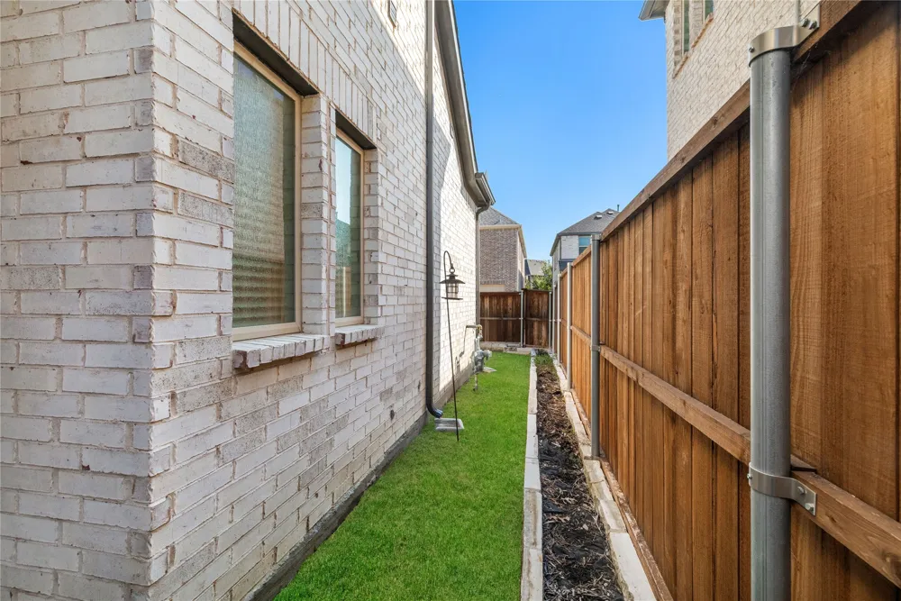 12778 Friar Street Farmers Branch, TX 75234