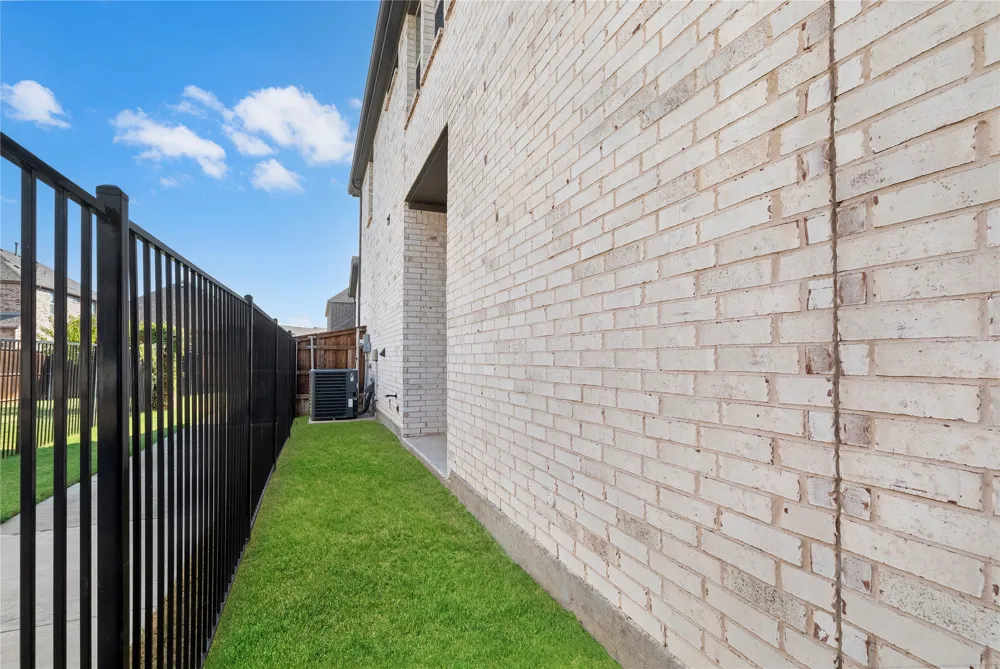12778 Friar Street Farmers Branch, TX 75234