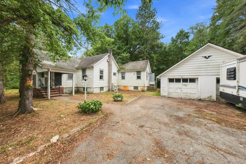 395 Route 17K Bloomingburg, NY 12721