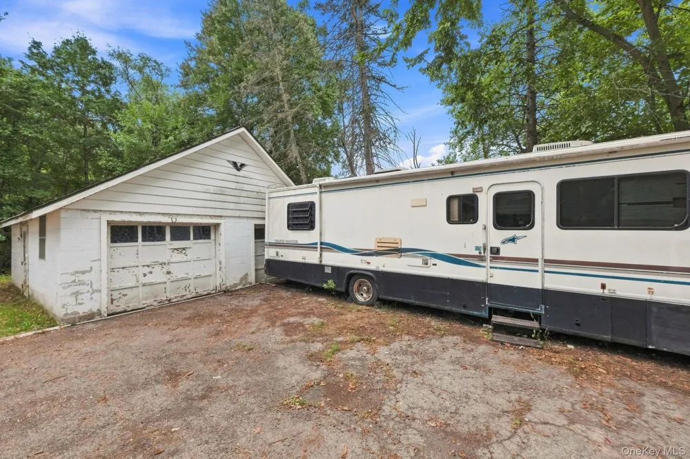 395 Route 17K Bloomingburg, NY 12721