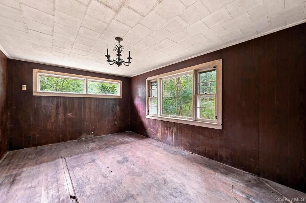 395 Route 17K Bloomingburg, NY 12721