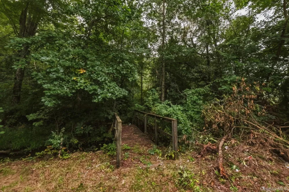 395 Route 17K Bloomingburg, NY 12721