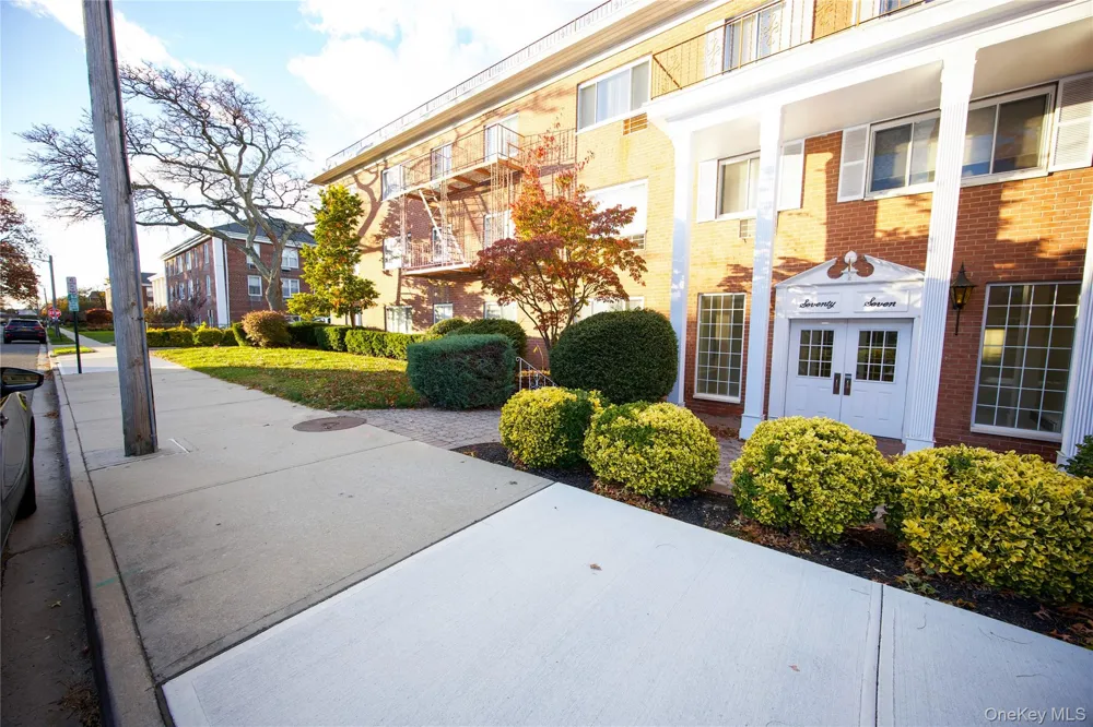 77 Lenox Road #3A Rockville Centre, NY 11570
