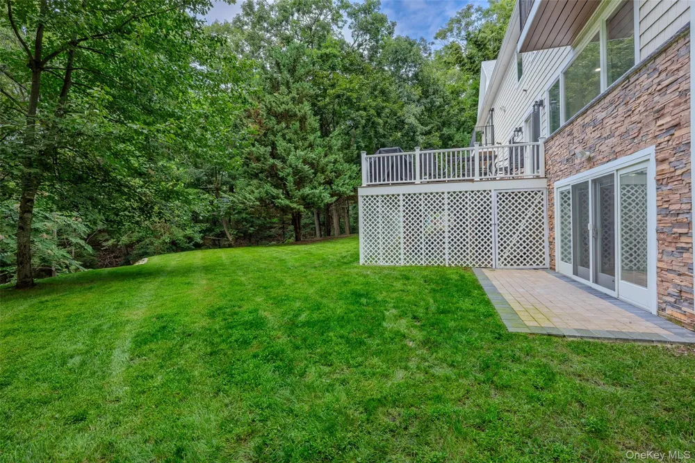 5 Buena Vista Road Port Jefferson, NY 11777