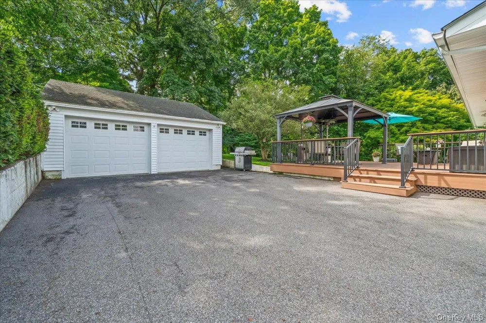 15 Robinson Avenue Bedford Hills, NY 10507