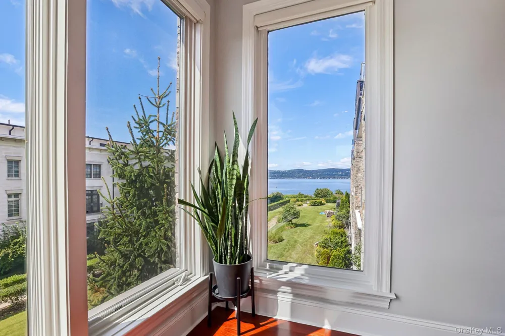 16 Rivers Edge Drive #310 Tarrytown, NY 10591