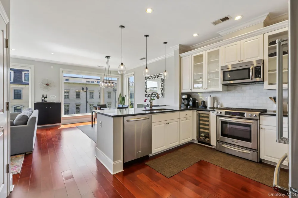 16 Rivers Edge Drive #310 Tarrytown, NY 10591