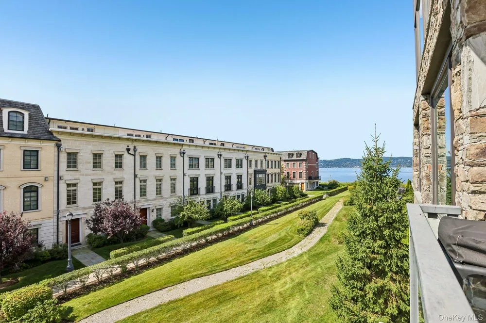 16 Rivers Edge Drive #310 Tarrytown, NY 10591