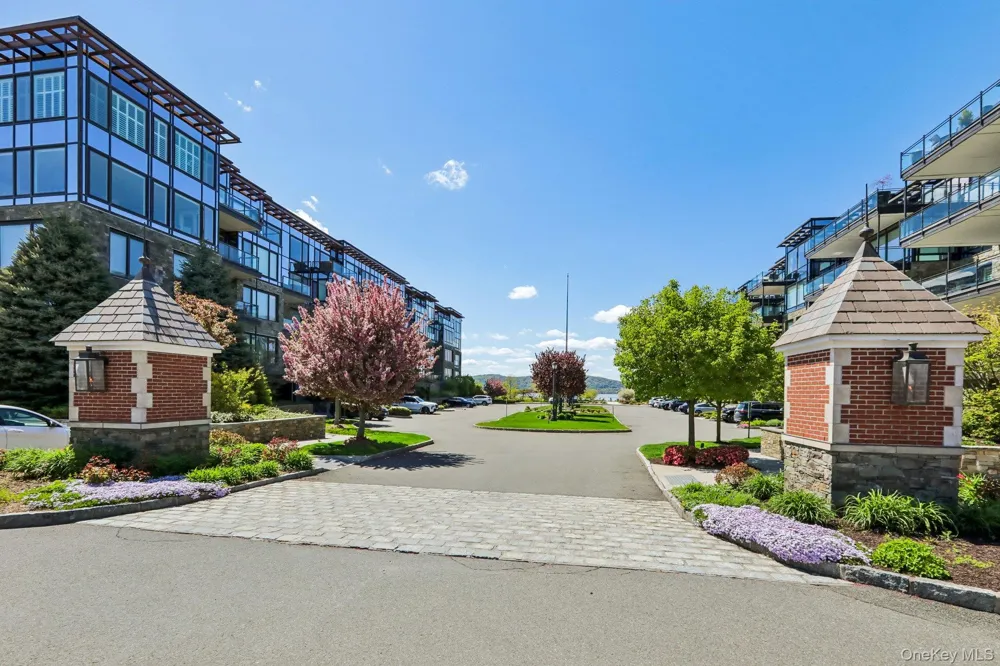 16 Rivers Edge Drive #310 Tarrytown, NY 10591