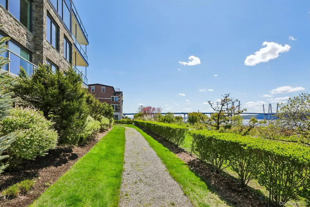 16 Rivers Edge Drive #310 Tarrytown, NY 10591