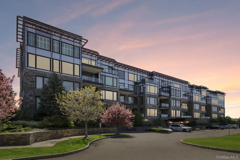 16 Rivers Edge Drive #310 Tarrytown, NY 10591