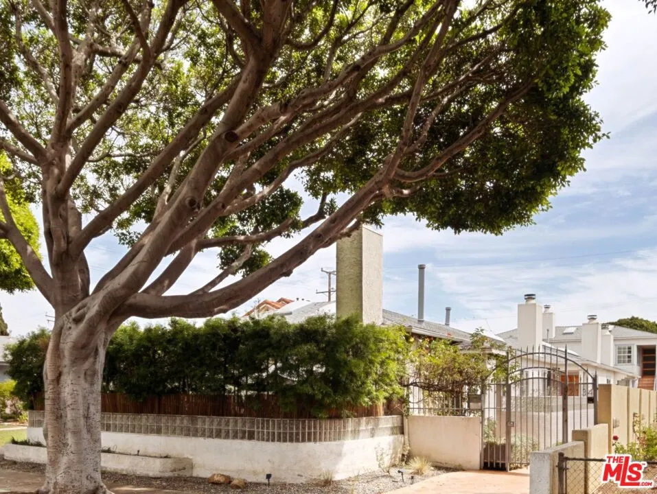 2134 Oak Street #1 Santa Monica, CA 90405