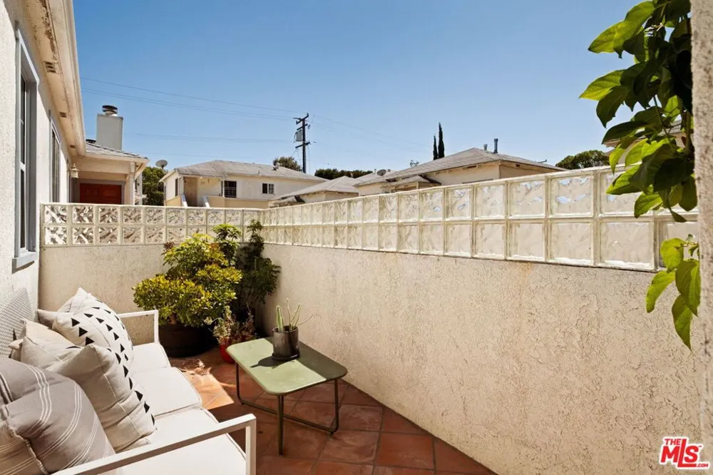 2134 Oak Street #1 Santa Monica, CA 90405