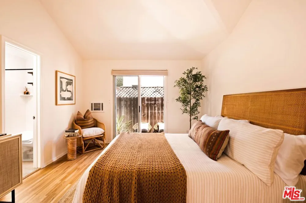 2134 Oak Street #1 Santa Monica, CA 90405