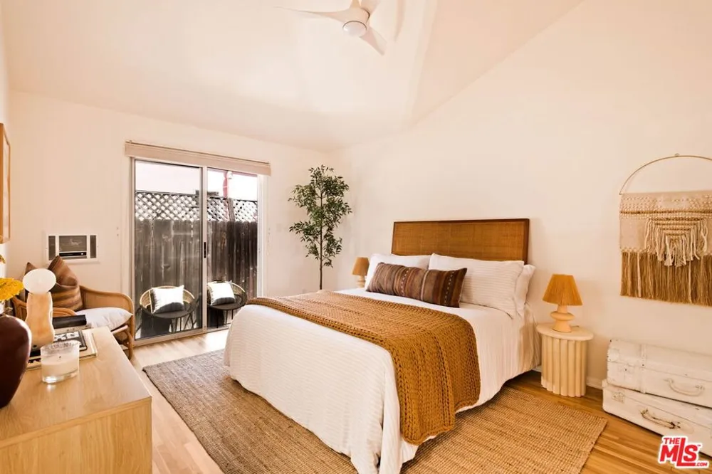2134 Oak Street #1 Santa Monica, CA 90405