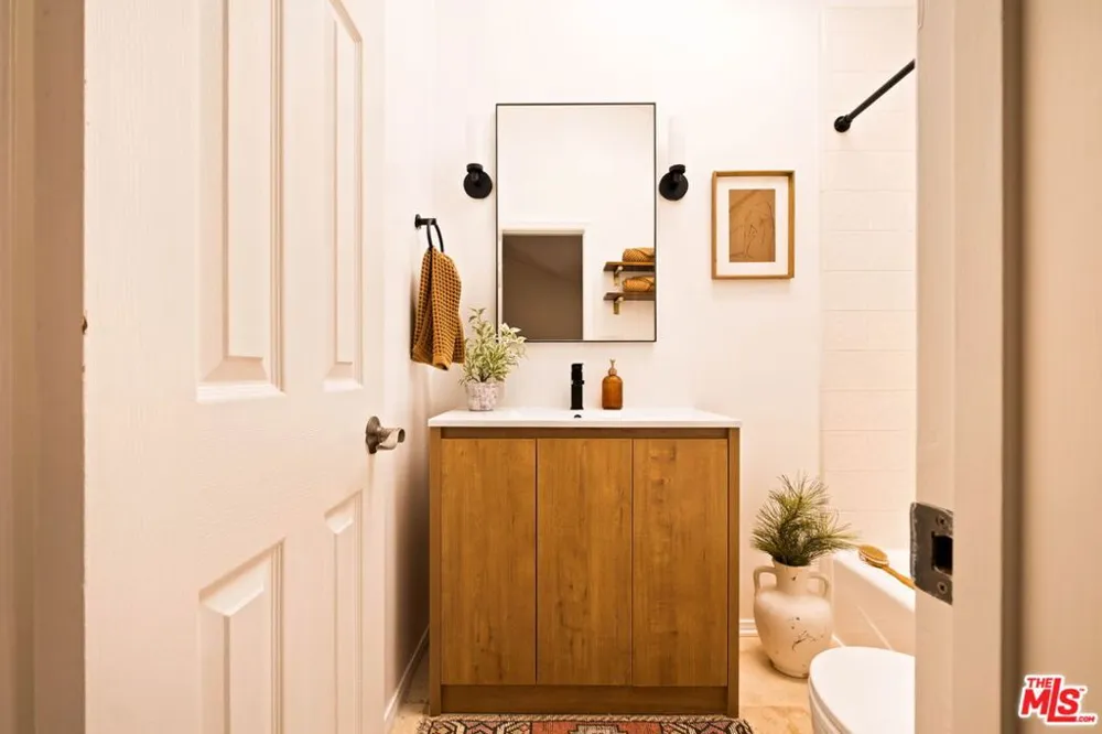 2134 Oak Street #1 Santa Monica, CA 90405