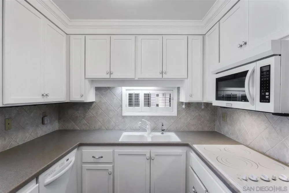 2130 Vallecitos #246 La Jolla, CA 92037