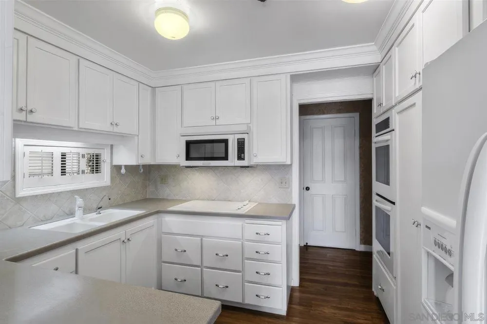 2130 Vallecitos #246 La Jolla, CA 92037