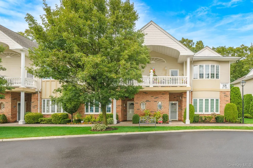 30 Sarah Court Amityville, NY 11701