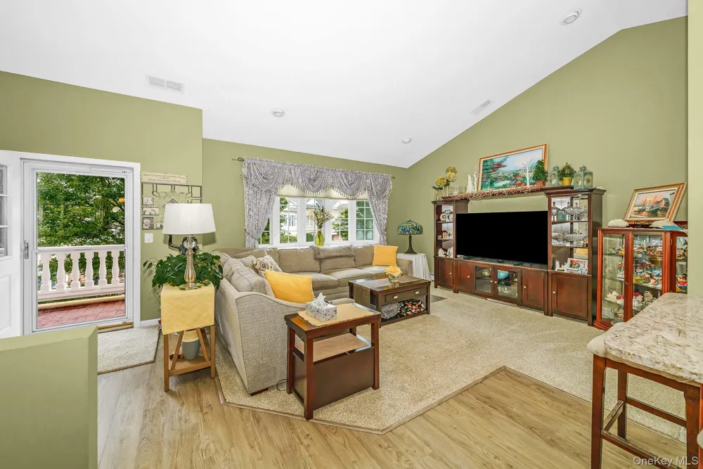 30 Sarah Court Amityville, NY 11701