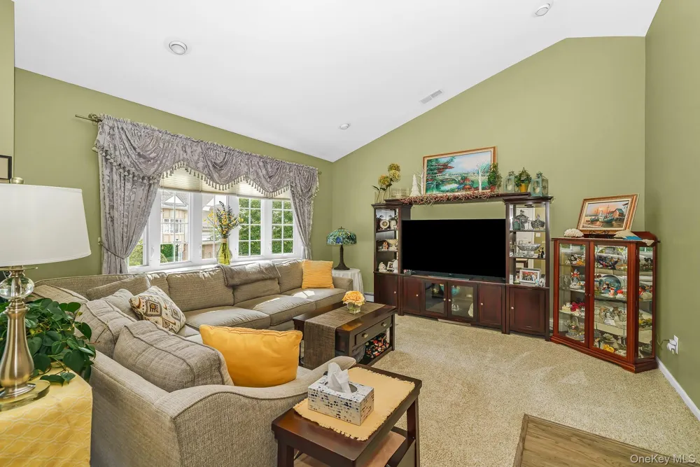 30 Sarah Court Amityville, NY 11701