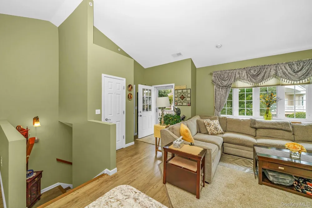 30 Sarah Court Amityville, NY 11701