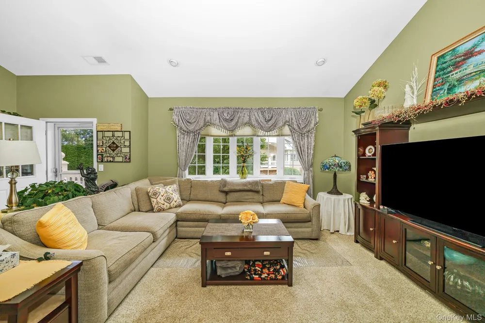 30 Sarah Court Amityville, NY 11701