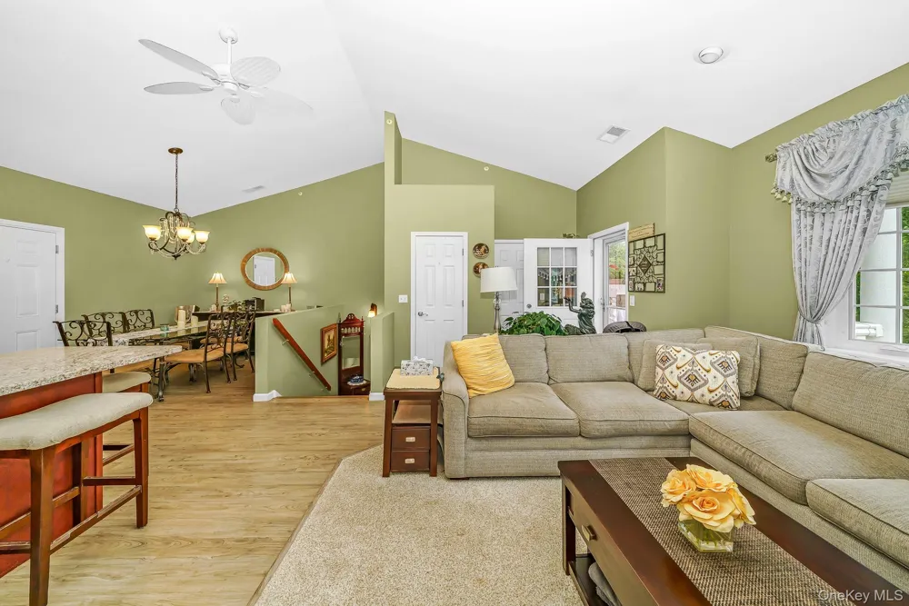 30 Sarah Court Amityville, NY 11701