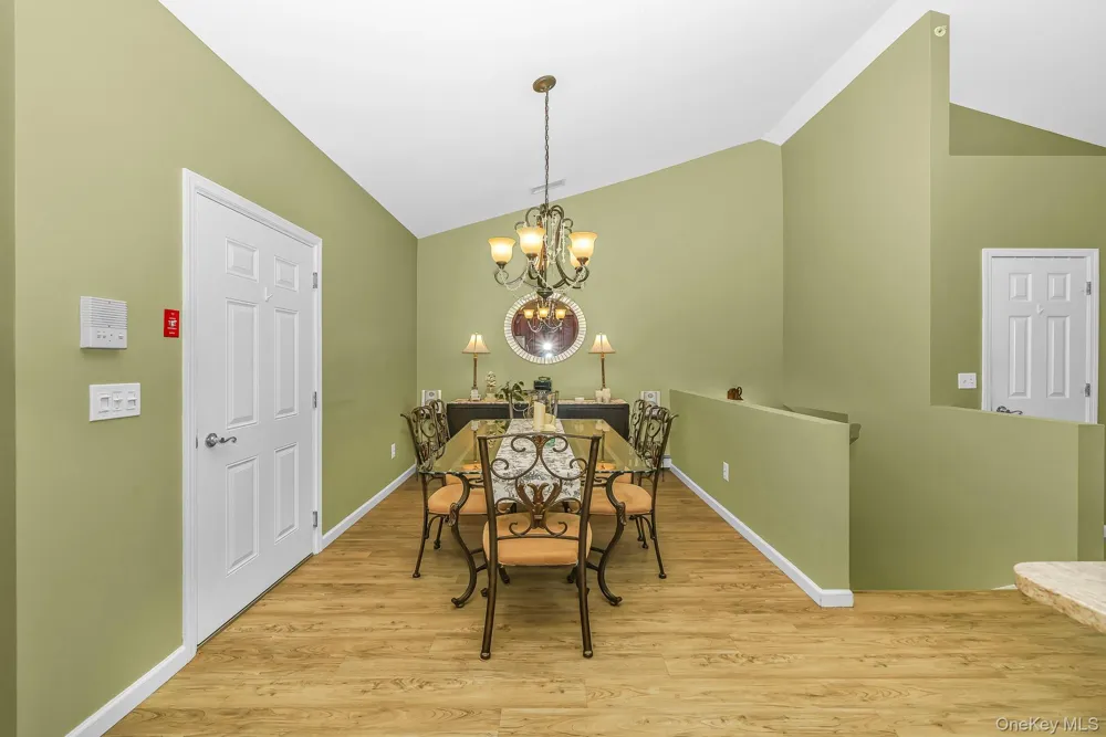 30 Sarah Court Amityville, NY 11701