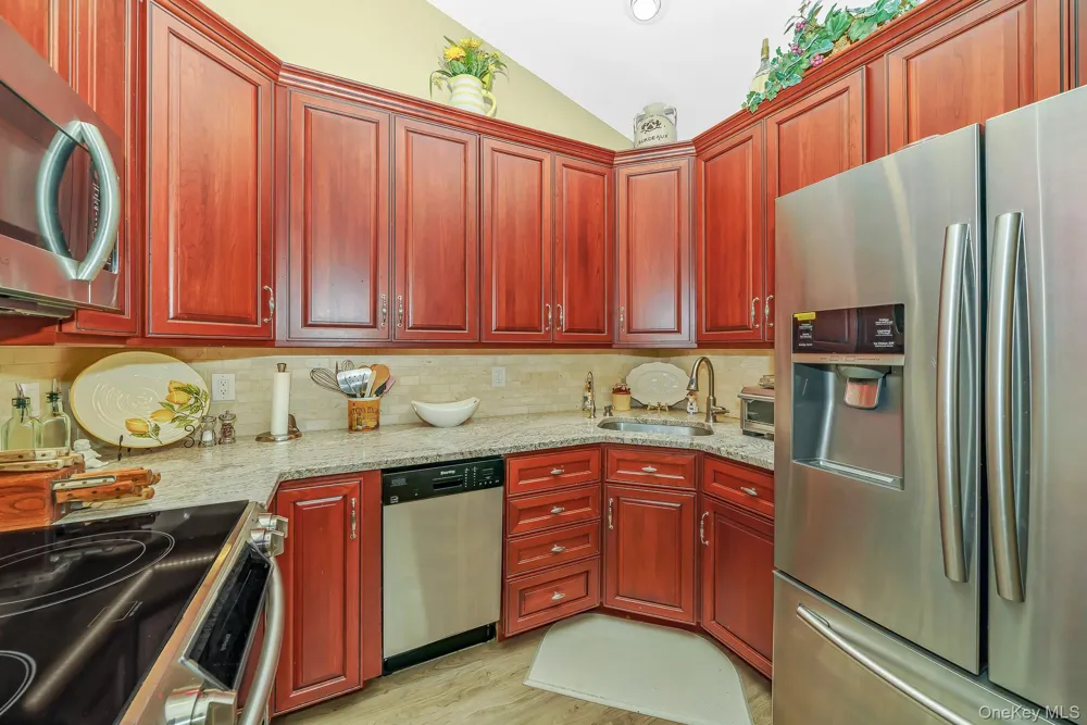 30 Sarah Court Amityville, NY 11701