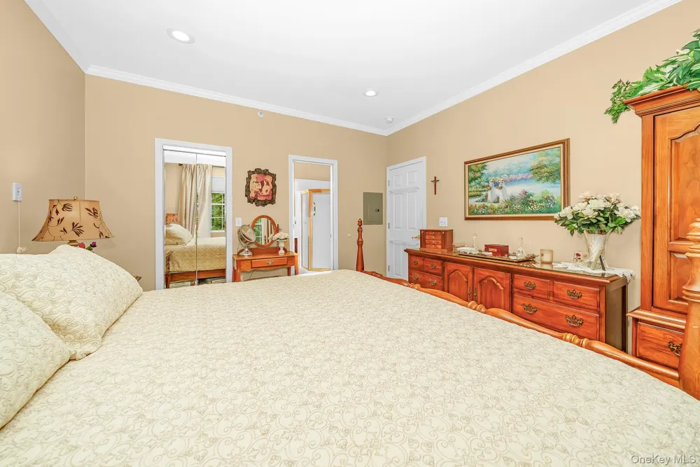 30 Sarah Court Amityville, NY 11701