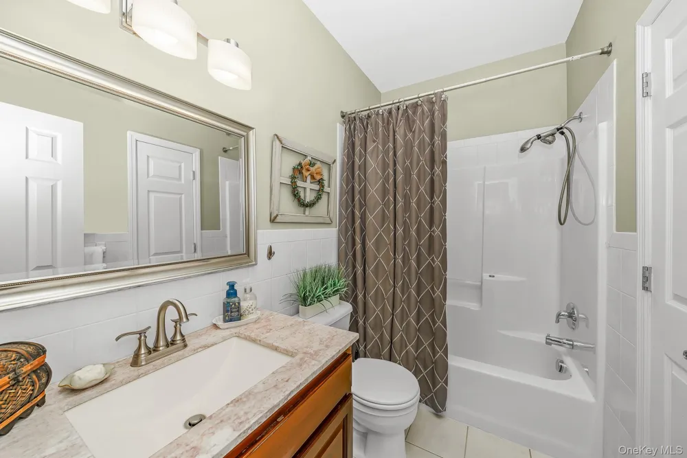 30 Sarah Court Amityville, NY 11701