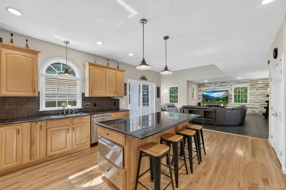 41 Lindy Drive Carmel, NY 10512