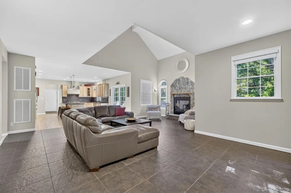 41 Lindy Drive Carmel, NY 10512