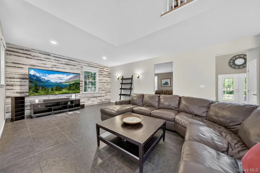 41 Lindy Drive Carmel, NY 10512