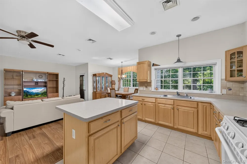 41 Lindy Drive Carmel, NY 10512
