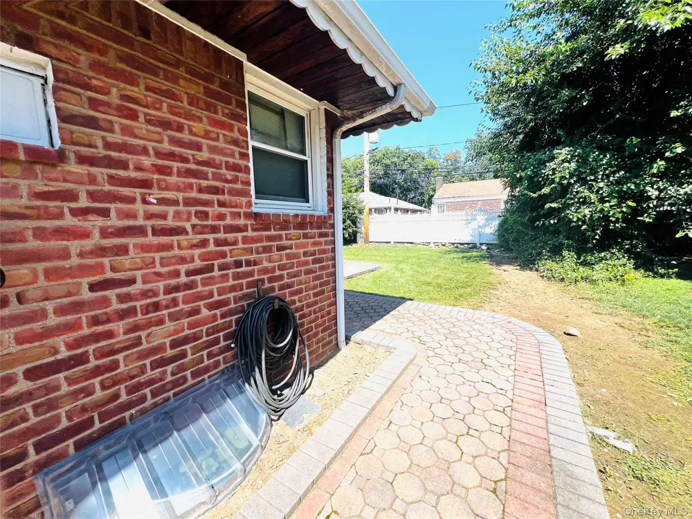 819 Dean Drive Baldwin, NY 11510