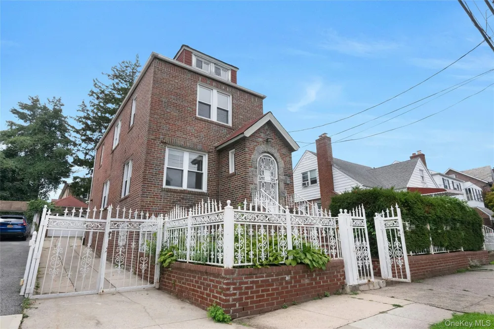 4041 Duryea Avenue Bronx, NY 10466